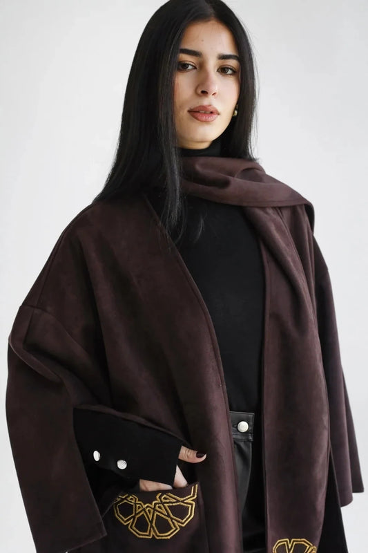 Caftan en suédine marron brodé