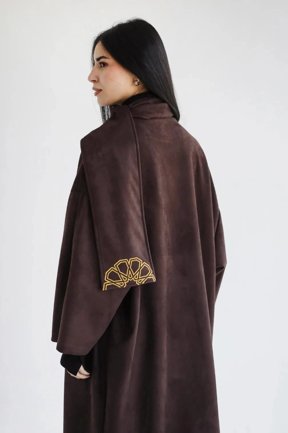 Caftan en suédine marron brodé