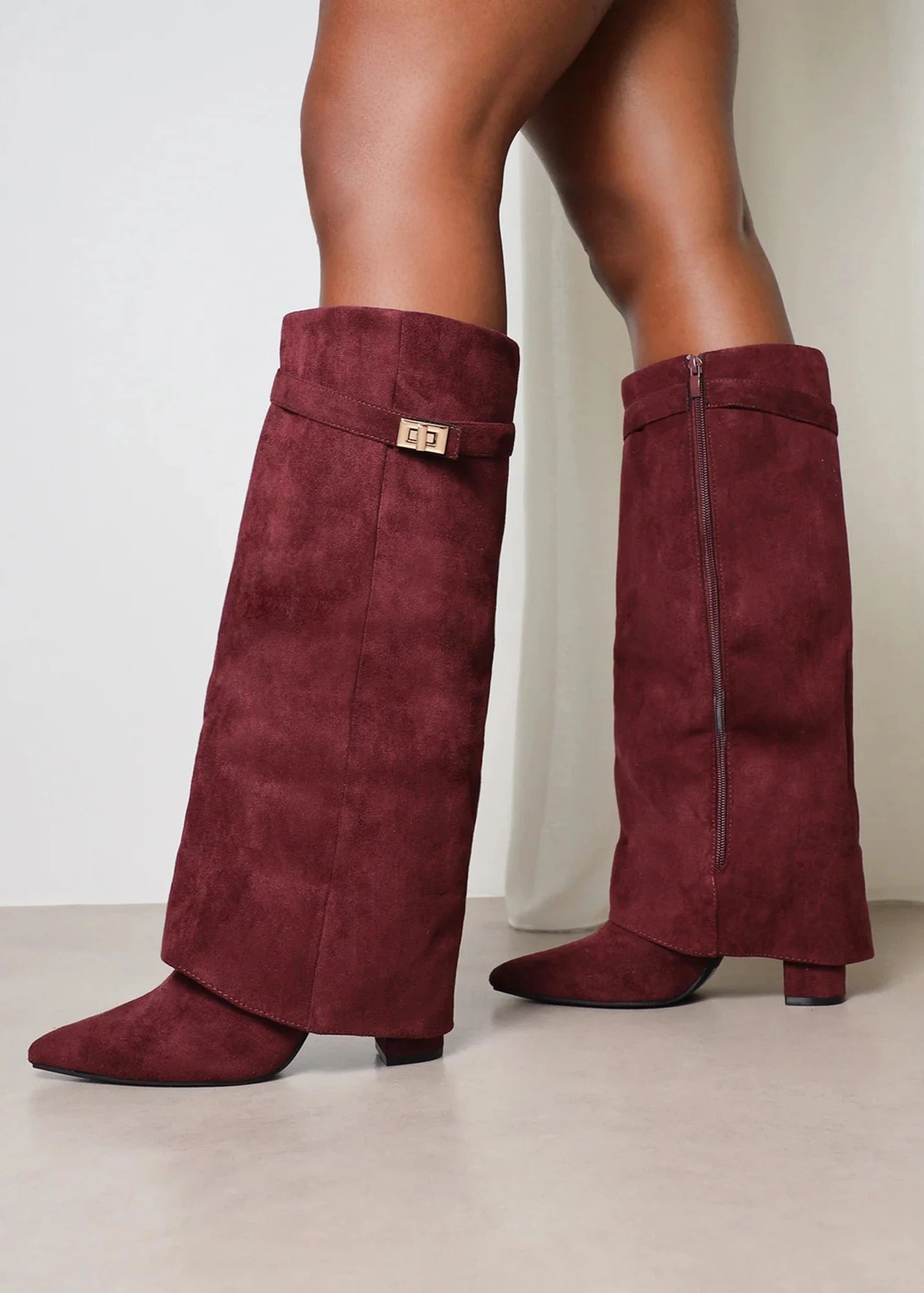 Bottes à Talon en Microfibre Bourgogne avec Revers et Détail Boucle