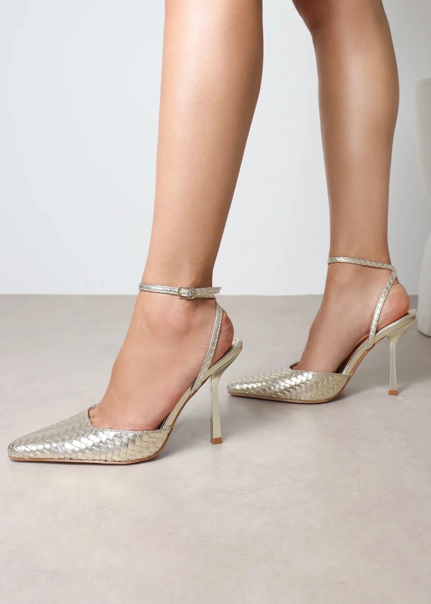 Chaussures Richelieu Tissées Dorées