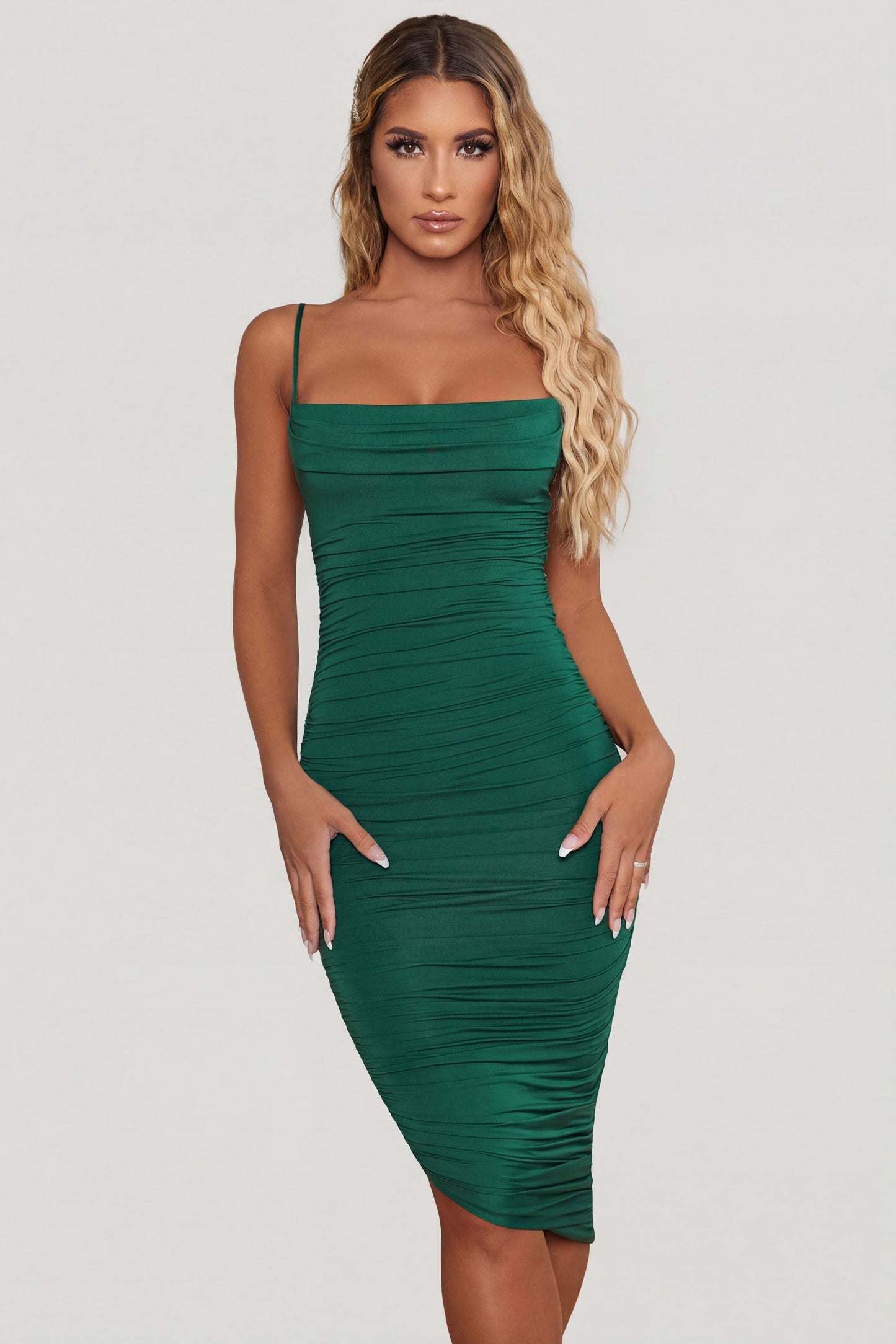 Aurelia Robe Midi Moulante Froncée à Col Bénitier - Vert
