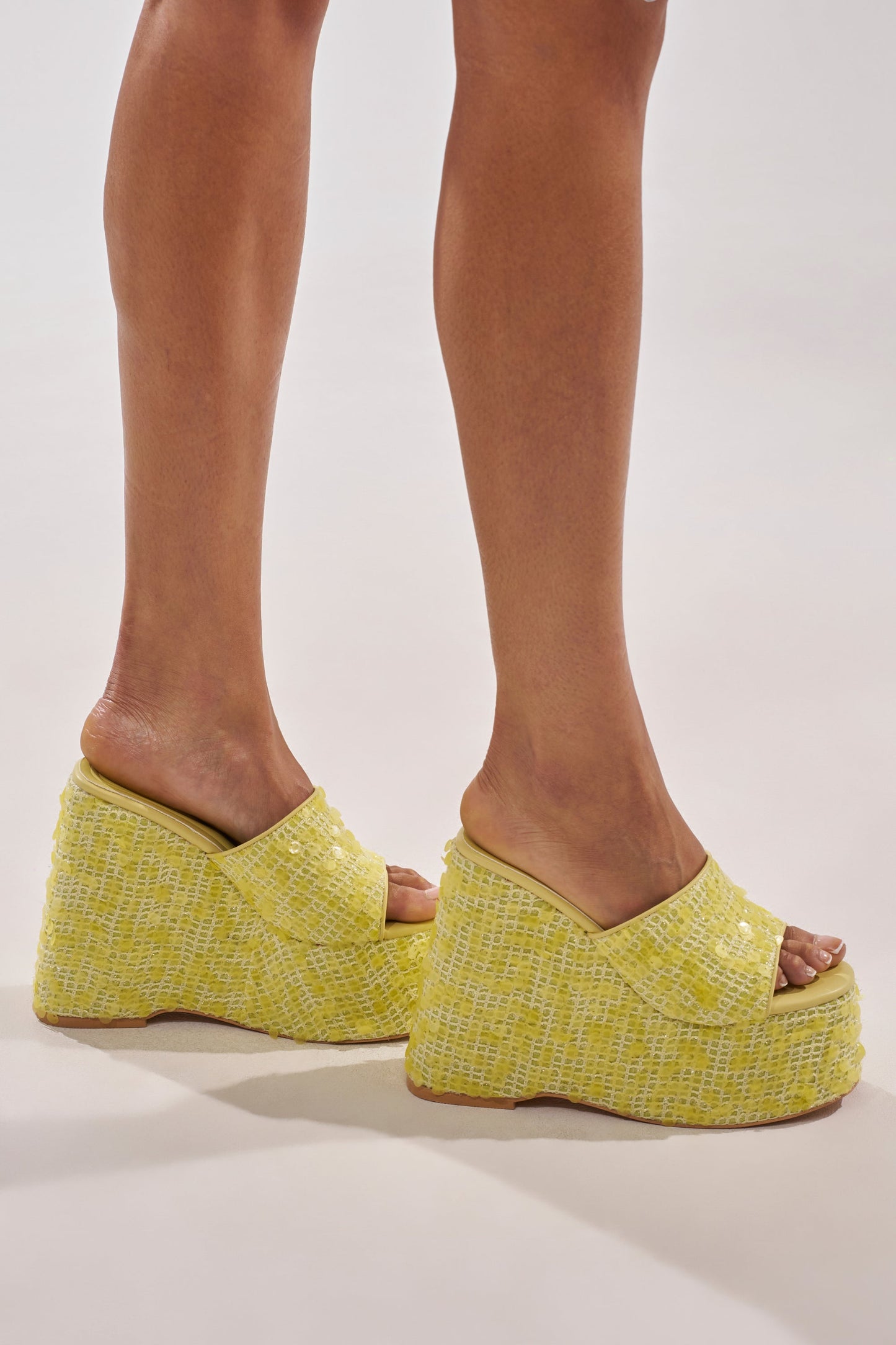 DESIGNER Solange Wedges en Raphia et Sequins - Jaune