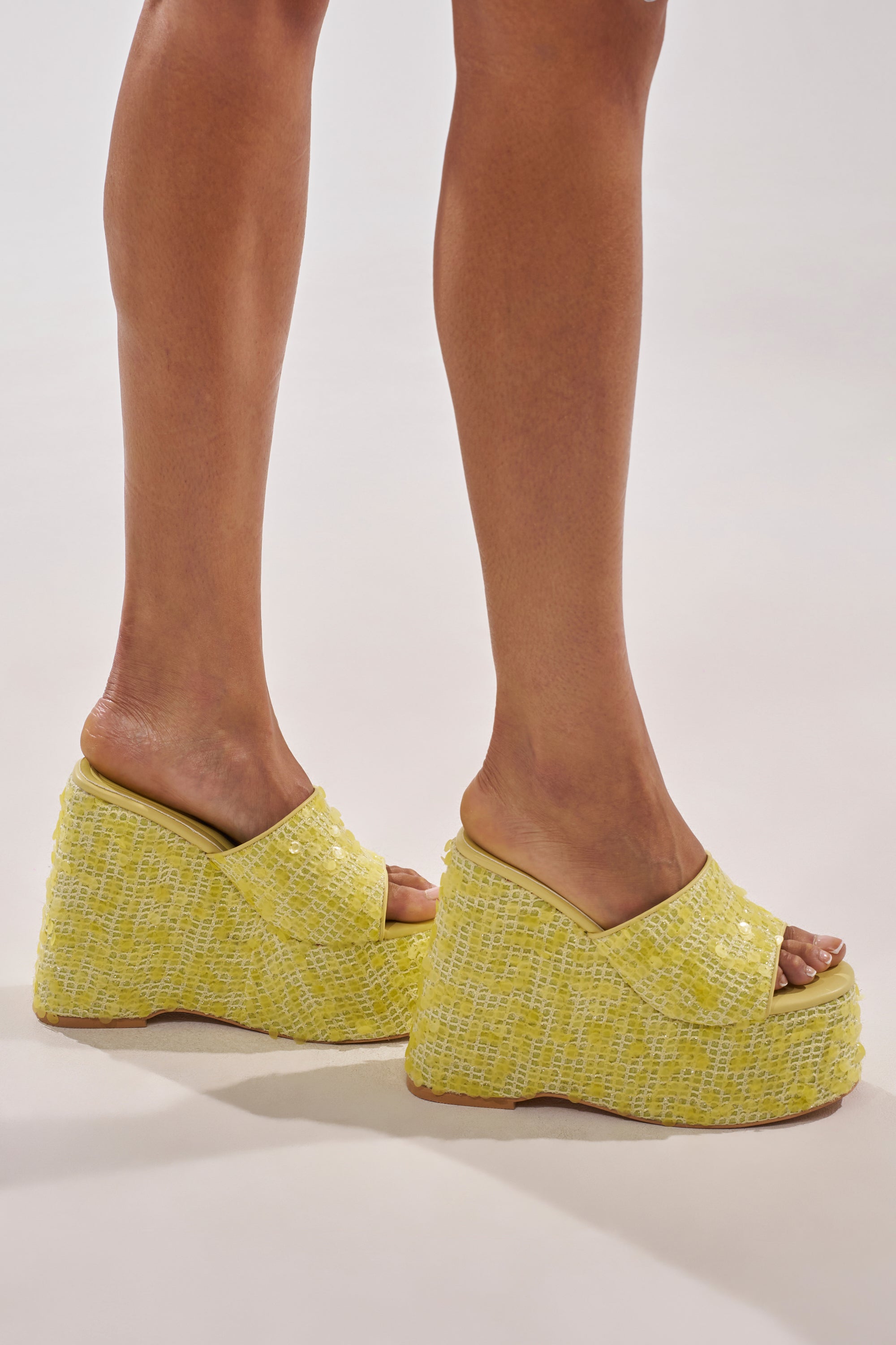 DESIGNER Solange Wedges en Raphia et Sequins - Jaune