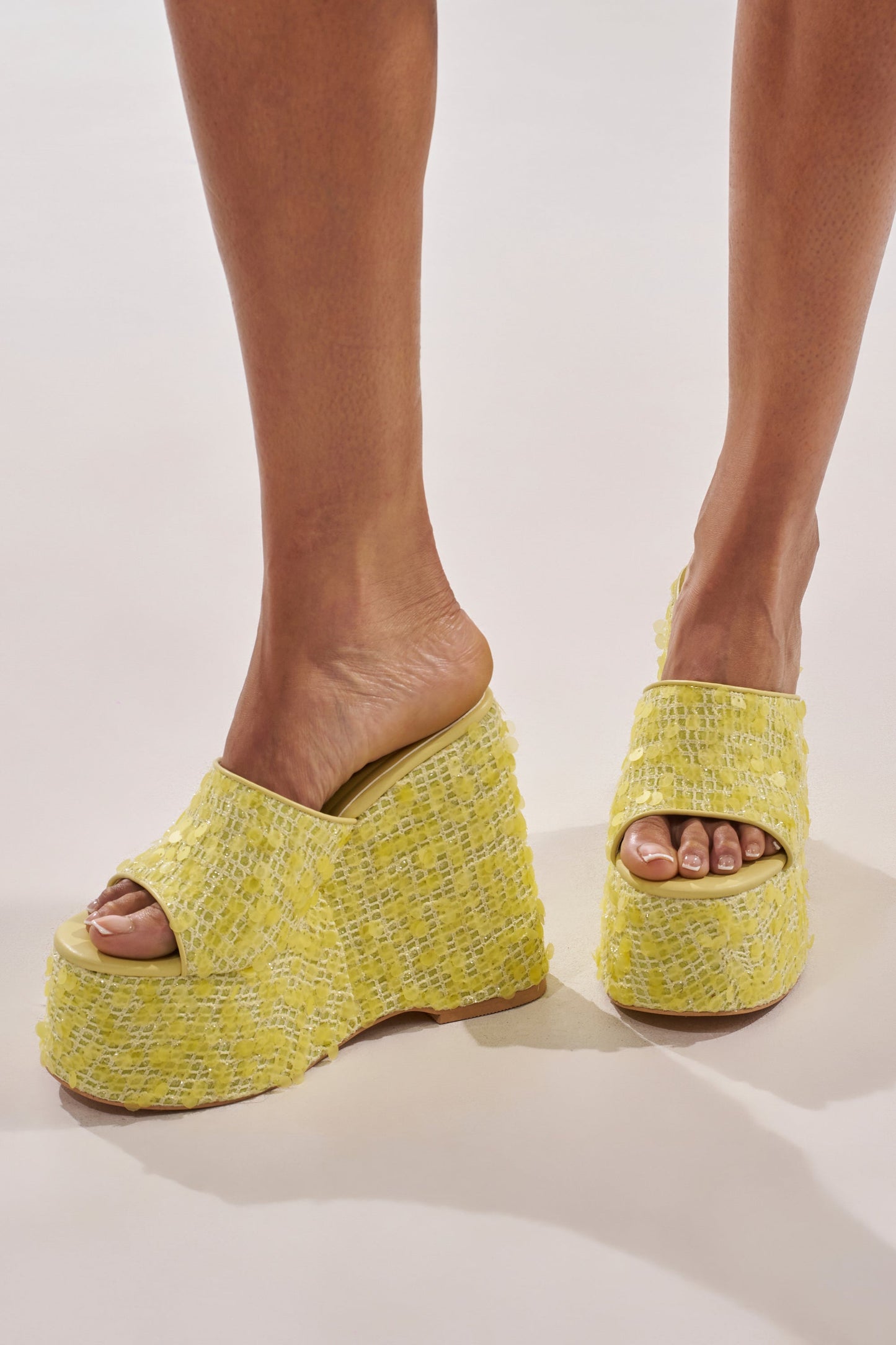 DESIGNER Solange Wedges en Raphia et Sequins - Jaune