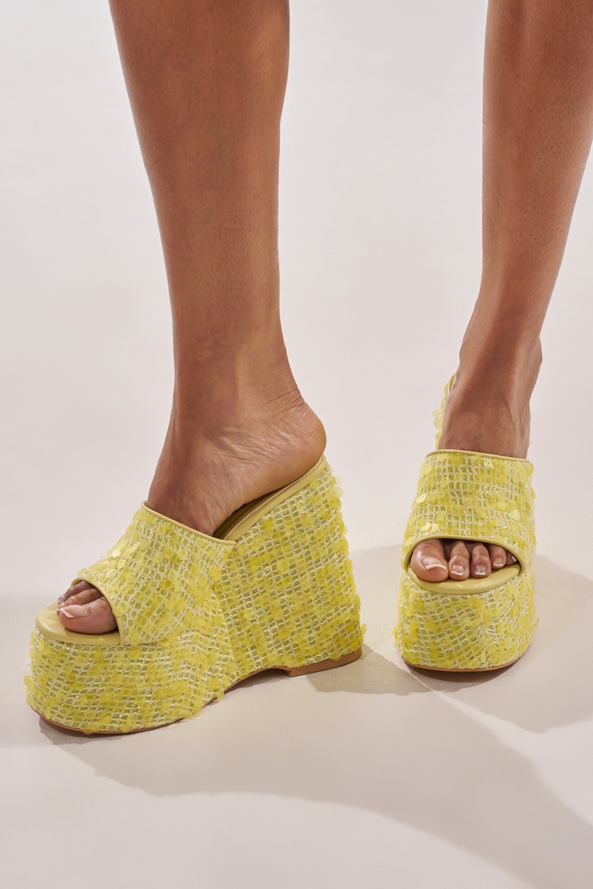 DESIGNER Solange Wedges en Raphia et Sequins - Jaune