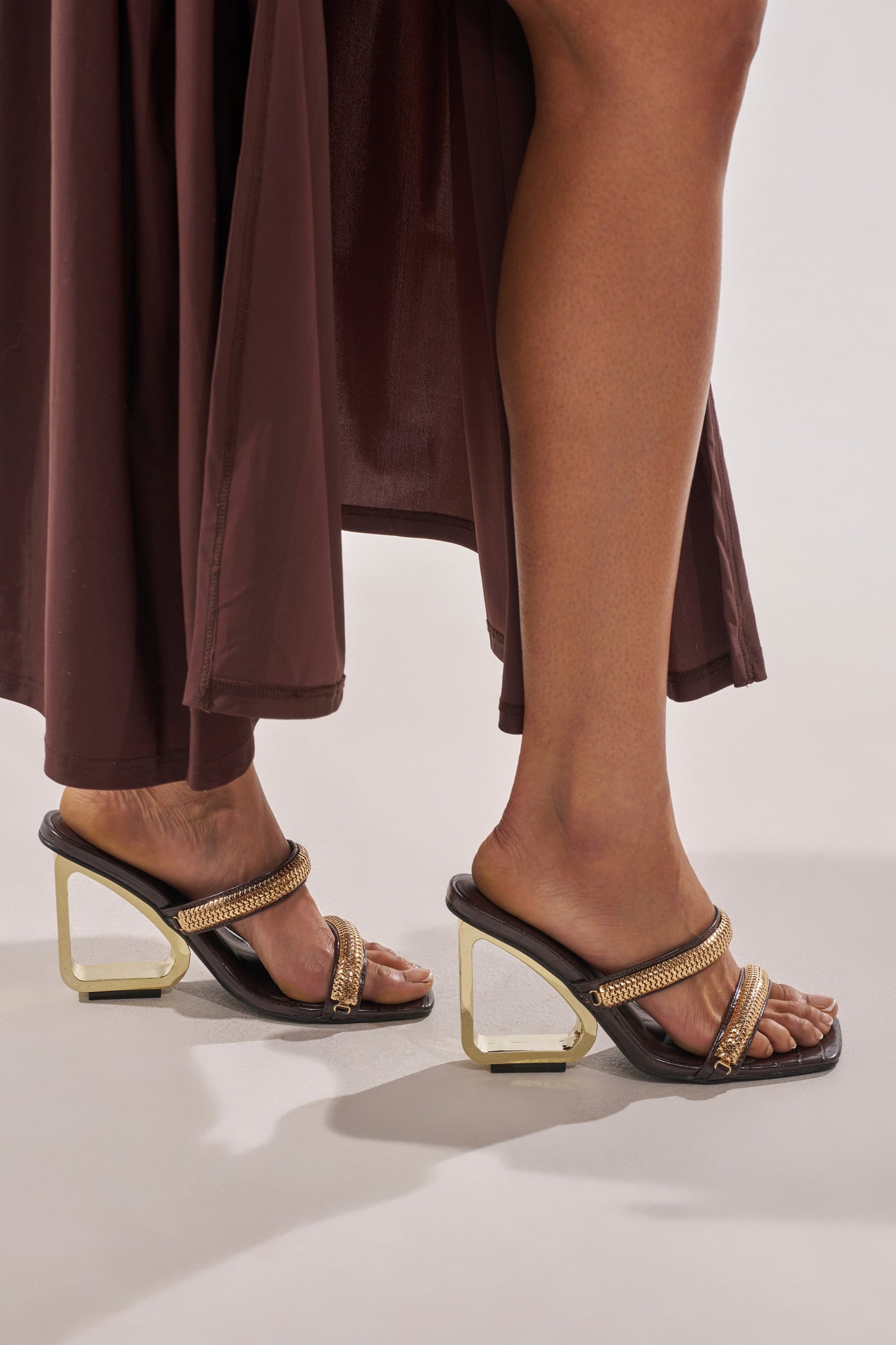 DESIGNER Léa Sandales Compensées Ornées - Chocolat Croco