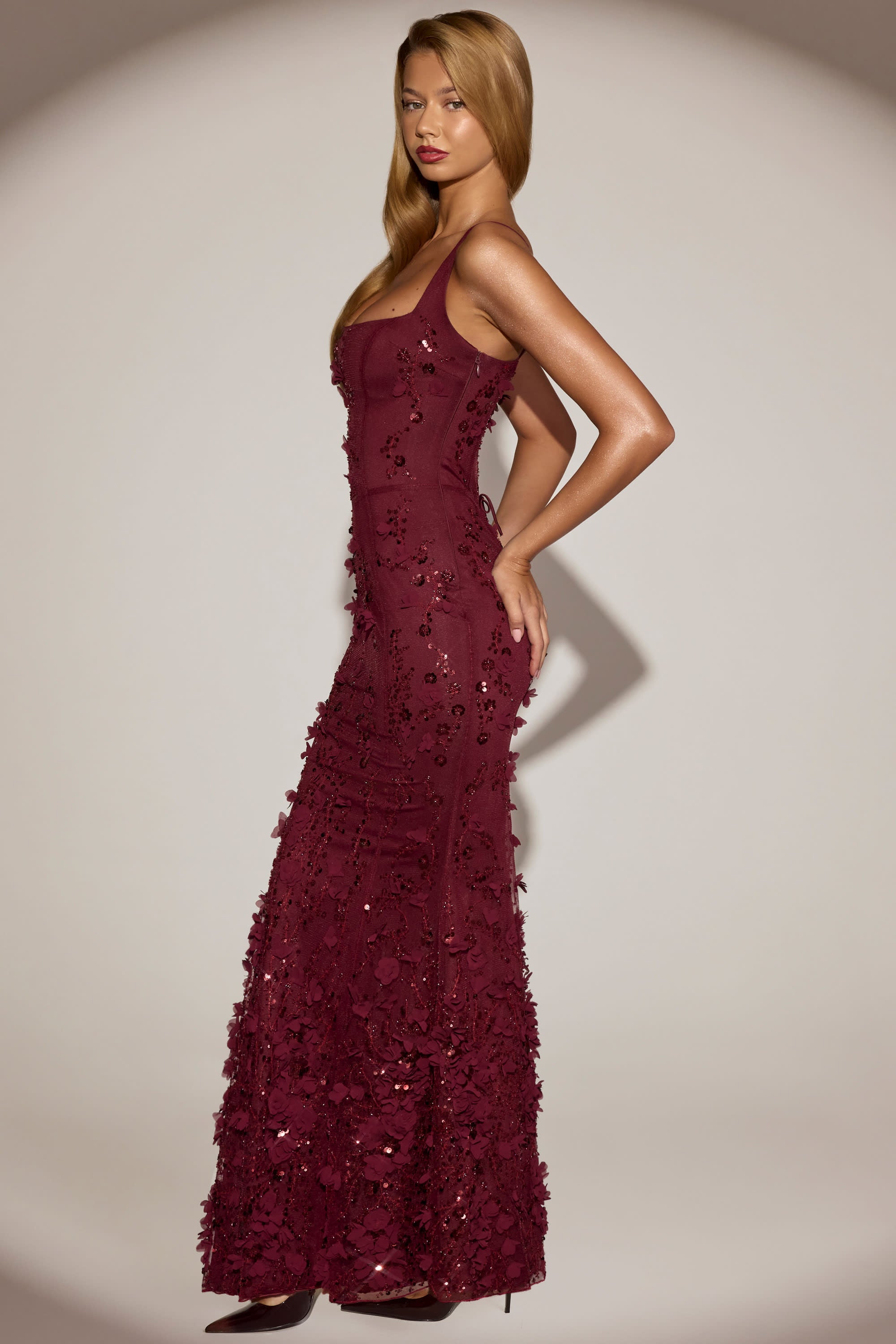 Vashinata Robe de Soirée Corsetée à Appliques - Bordeaux