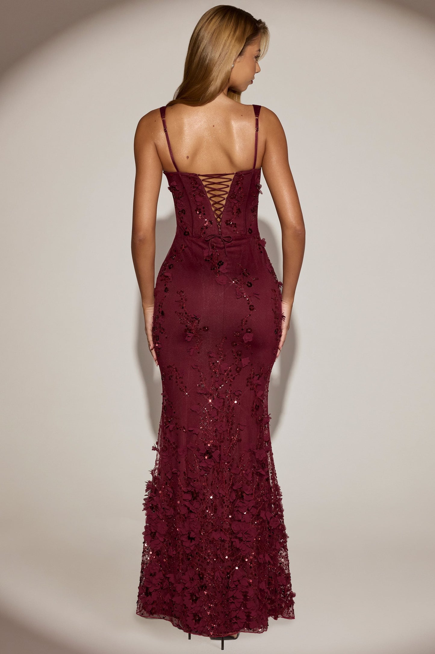 Vashinata Robe de Soirée Corsetée à Appliques - Bordeaux
