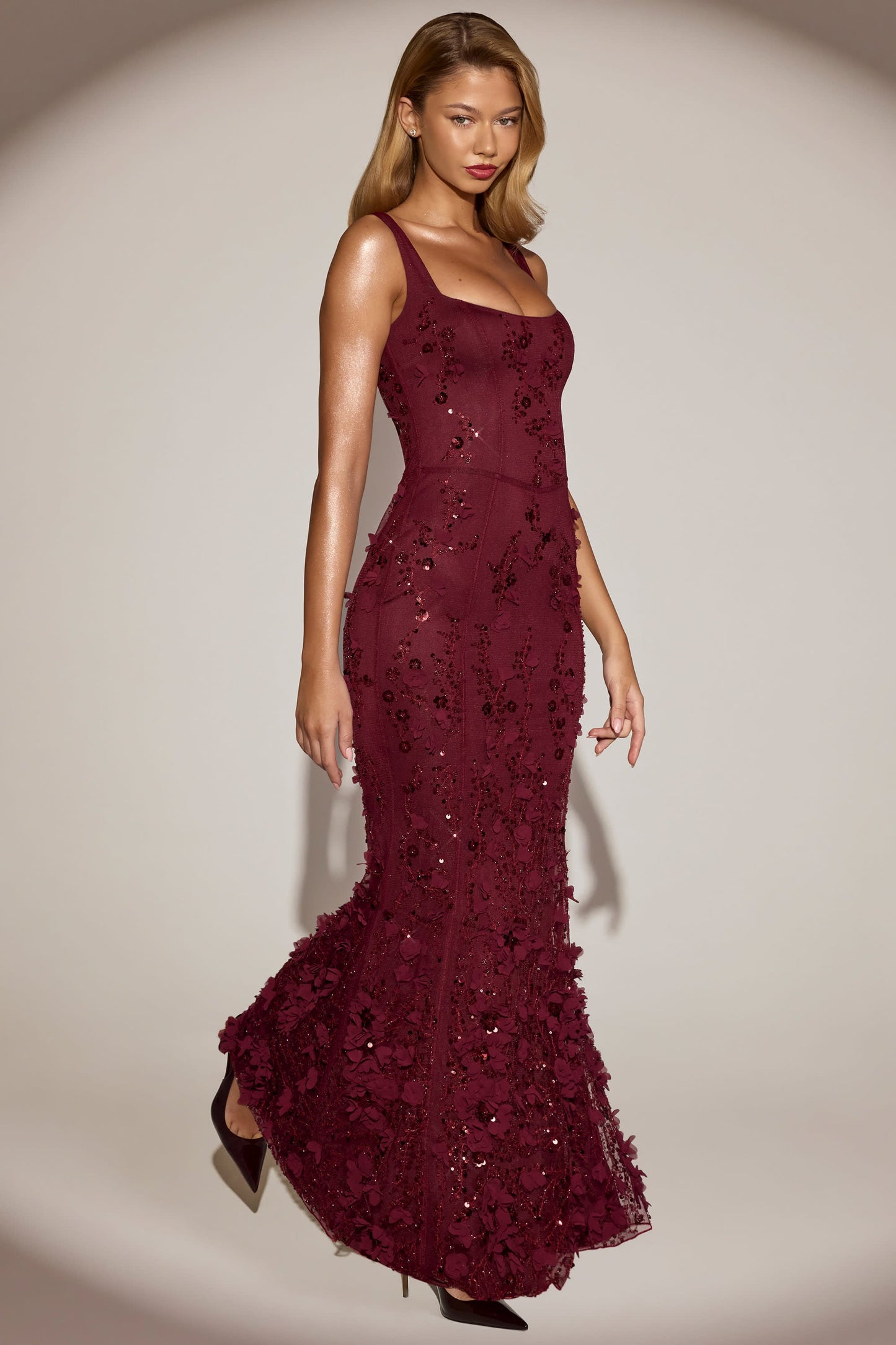 Vashinata Robe de Soirée Corsetée à Appliques - Bordeaux