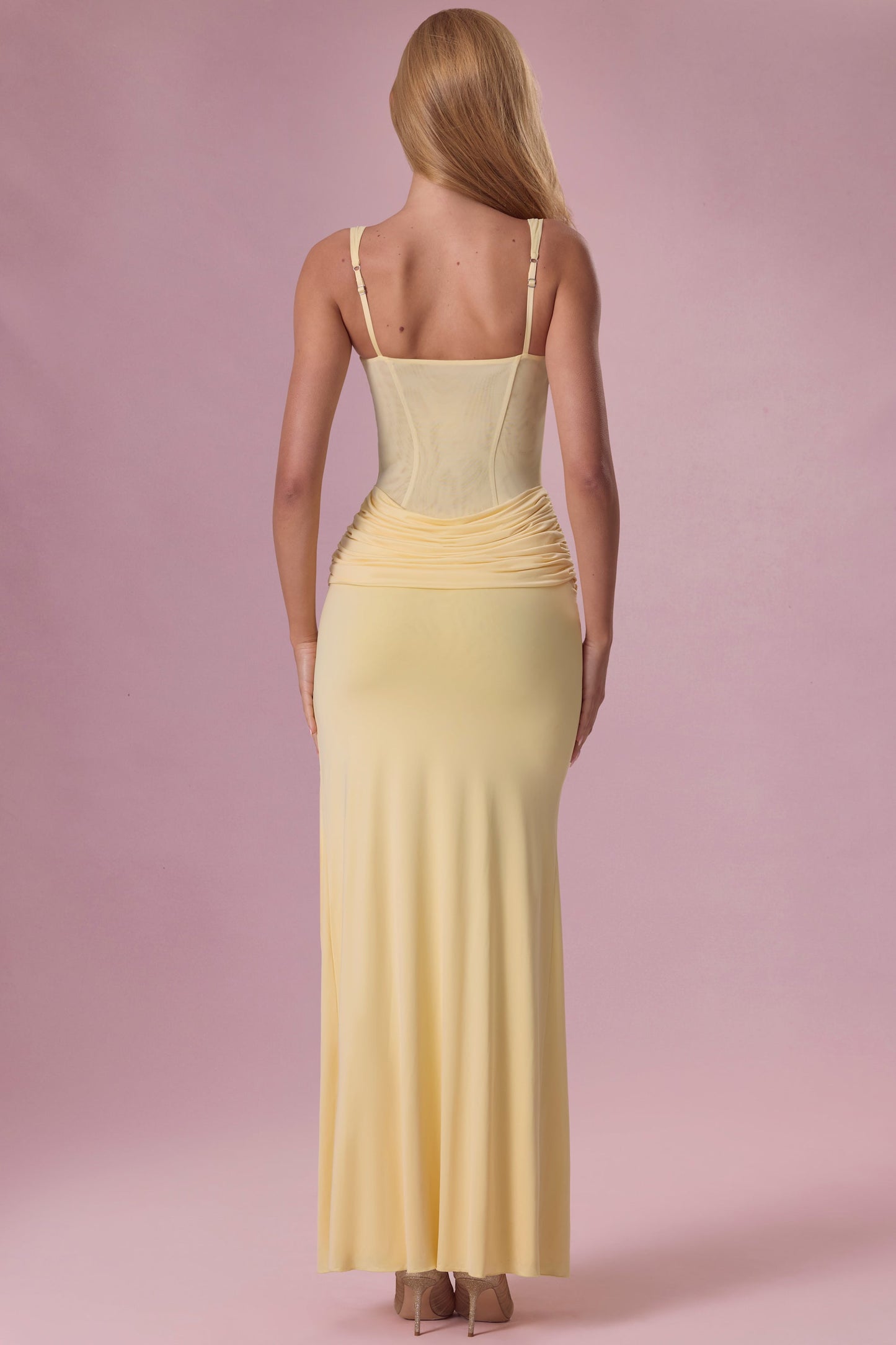 Celeste Robe de Demoiselle d'Honneur Drapée en Mesh Premium - Jaune Beurre