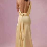 Eliana Robe de Demoiselle d'Honneur Drapée en Satin Premium - Jaune Beurre