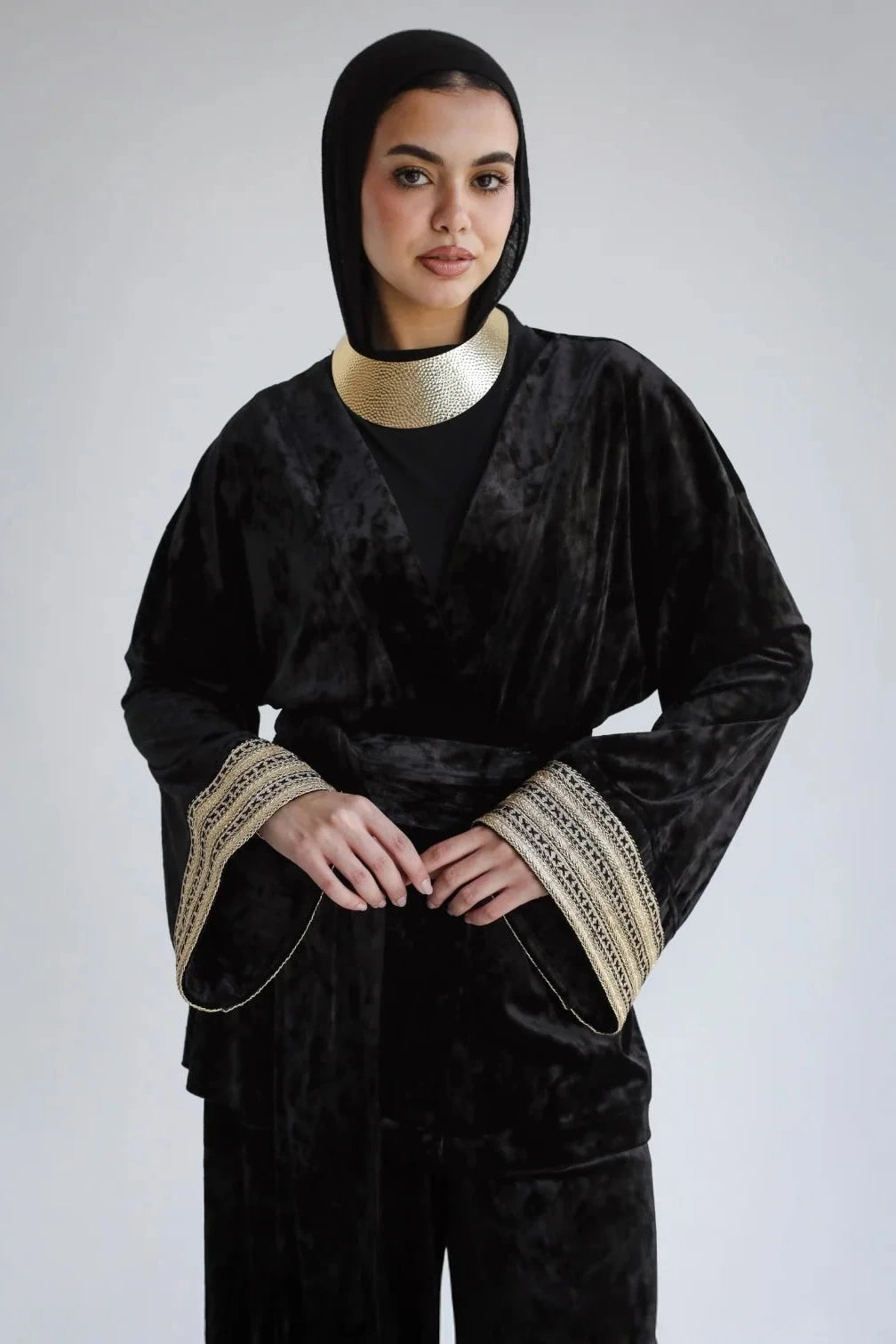 Ensemble cache-cœur en velours noir brodé