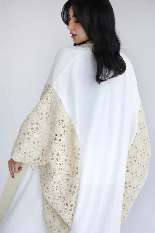Kaftan en lin brodé et drapé
