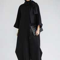 Combinaison oversized noire avec col à nouer