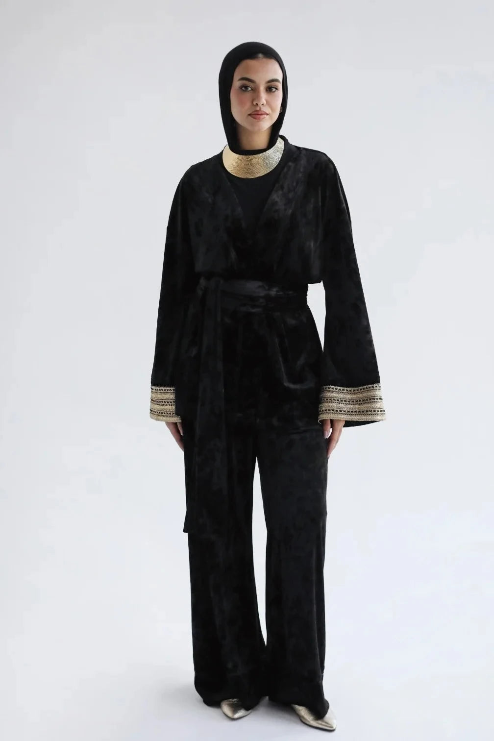 Ensemble cache-cœur en velours noir brodé