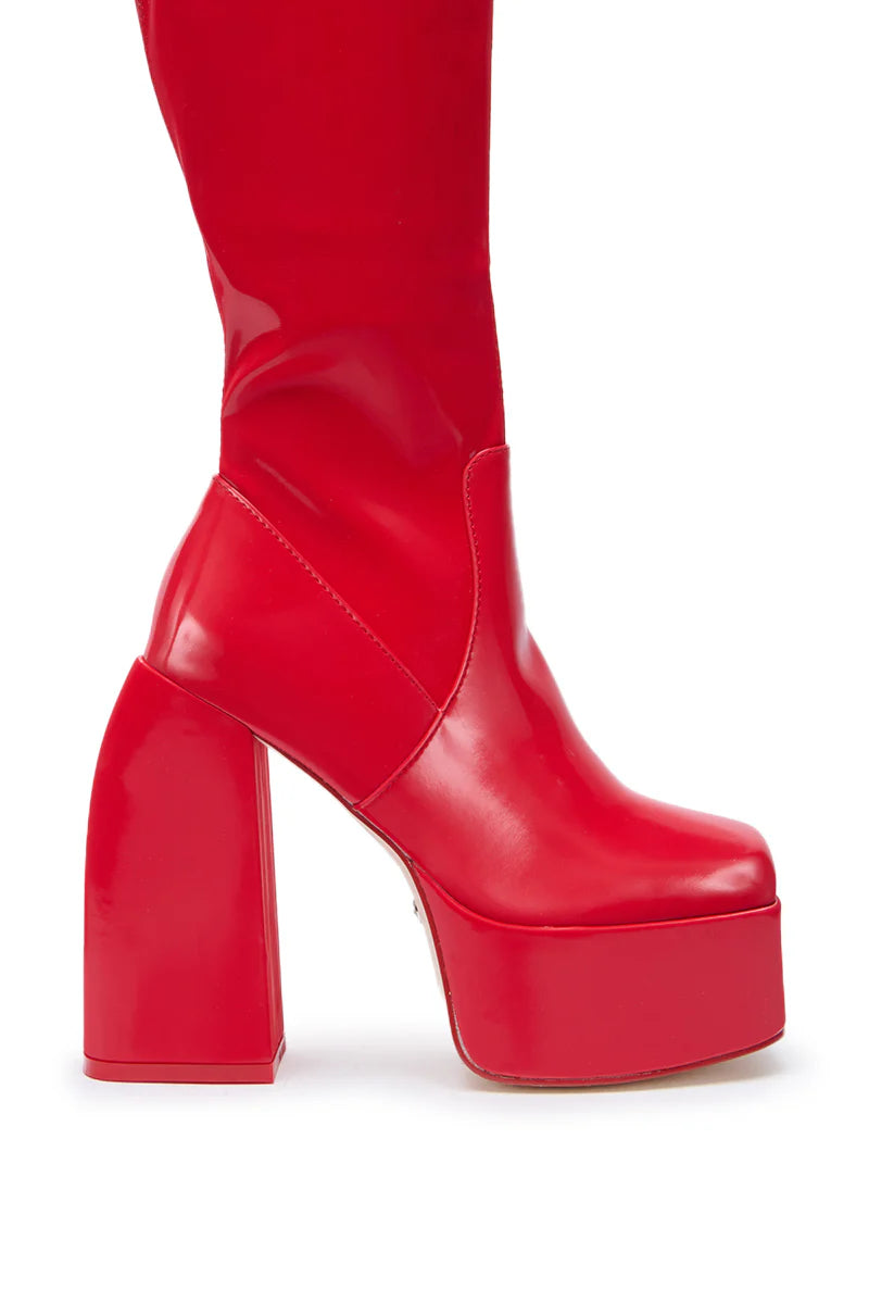 Cuissardes rouges à plateforme effet liquide luxe
