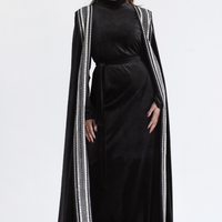 Robe cape en velours brodée