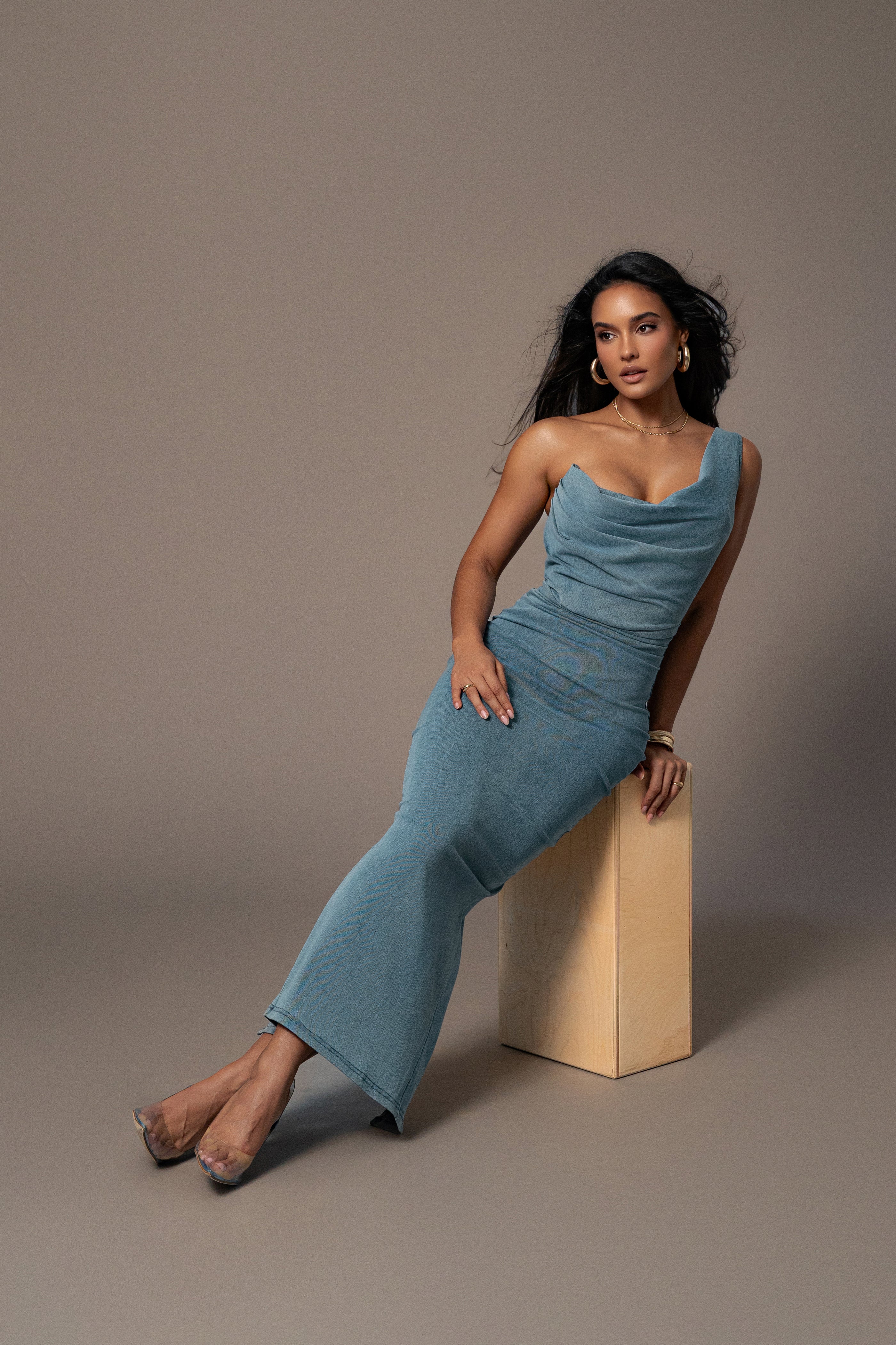 Robe Longue 'Yasmina' Asymétrique en Jean Délavé