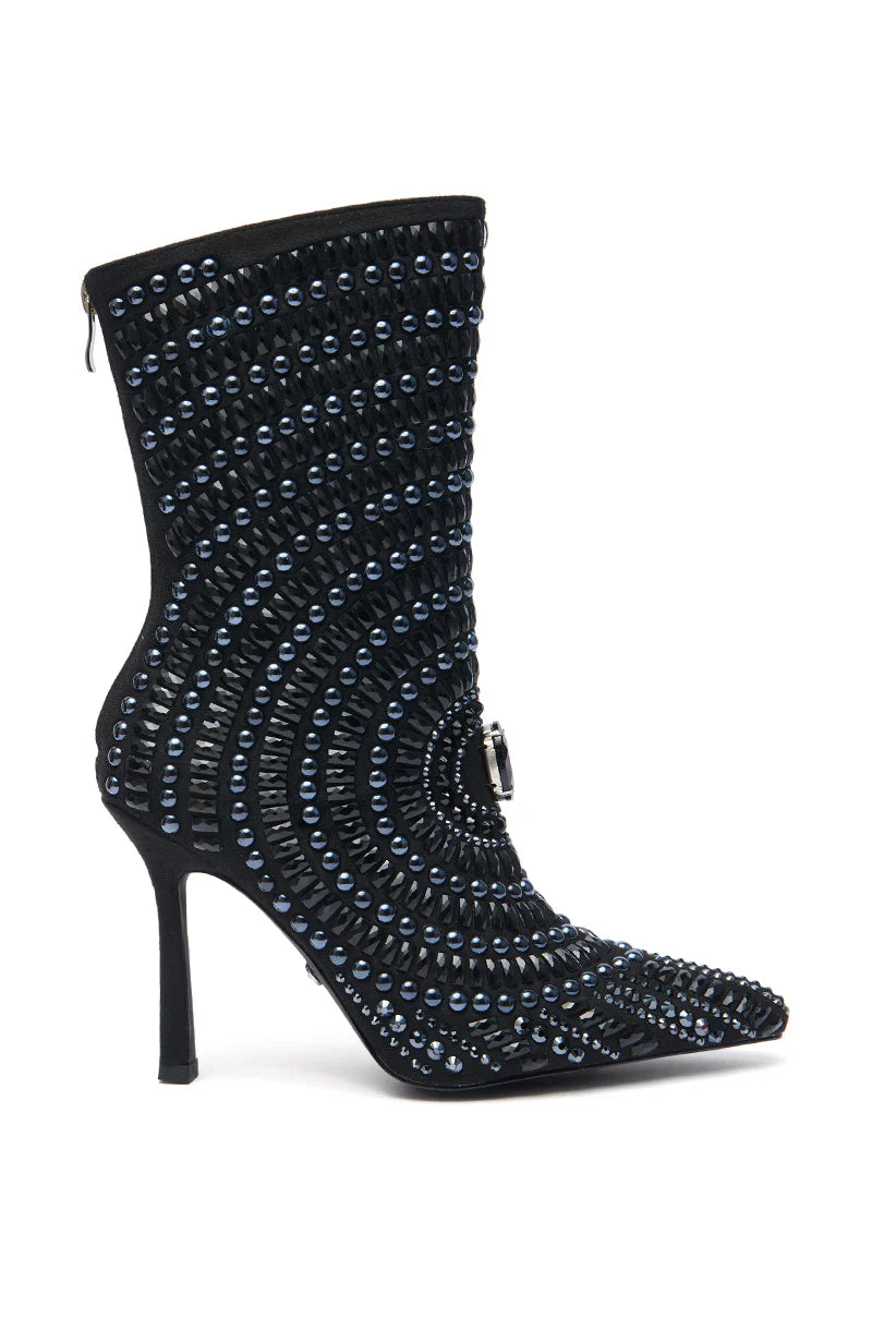 Bottines argentées ornées de strass