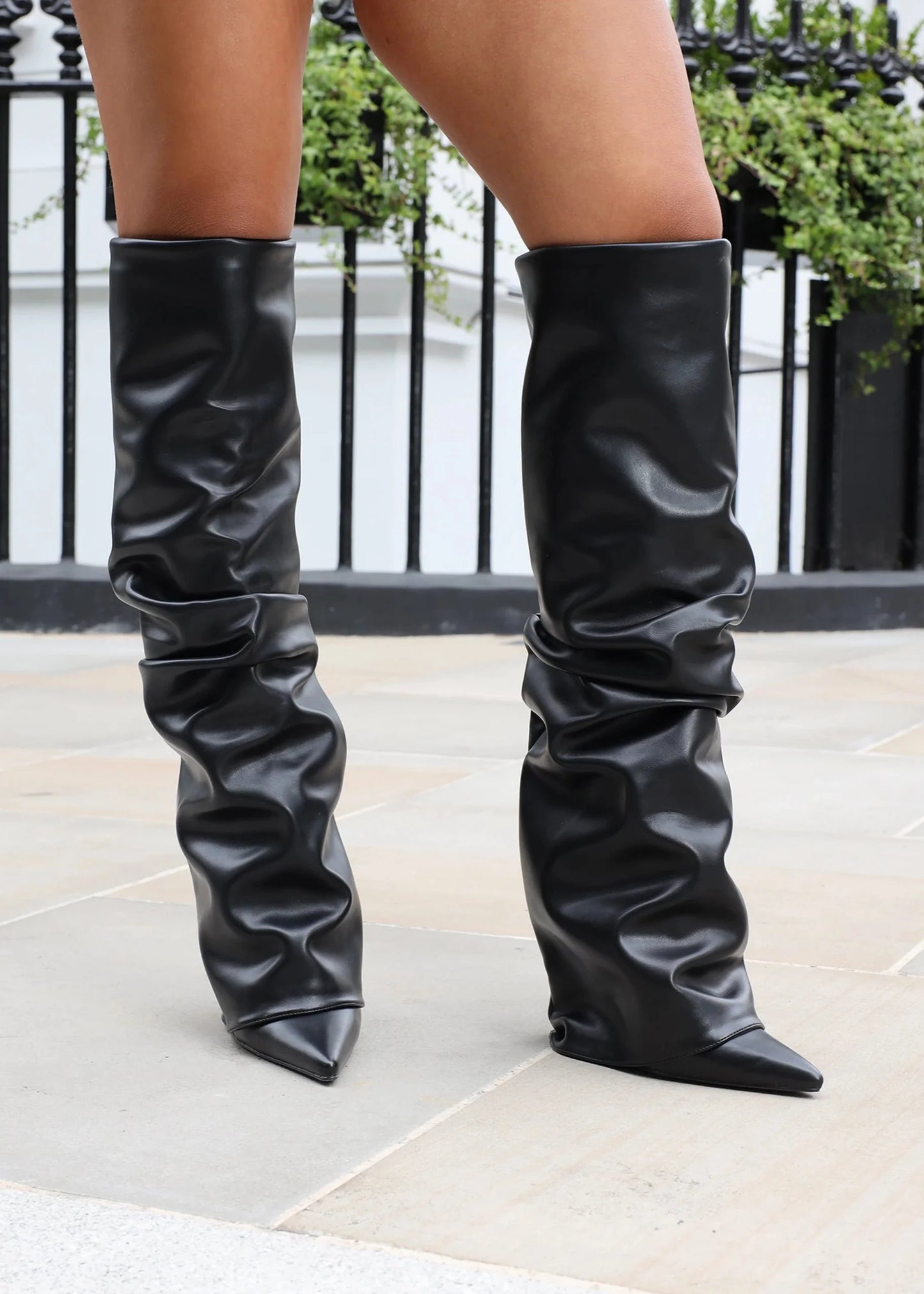 Bottes Noires Plissées à Revers Hauteur Genou