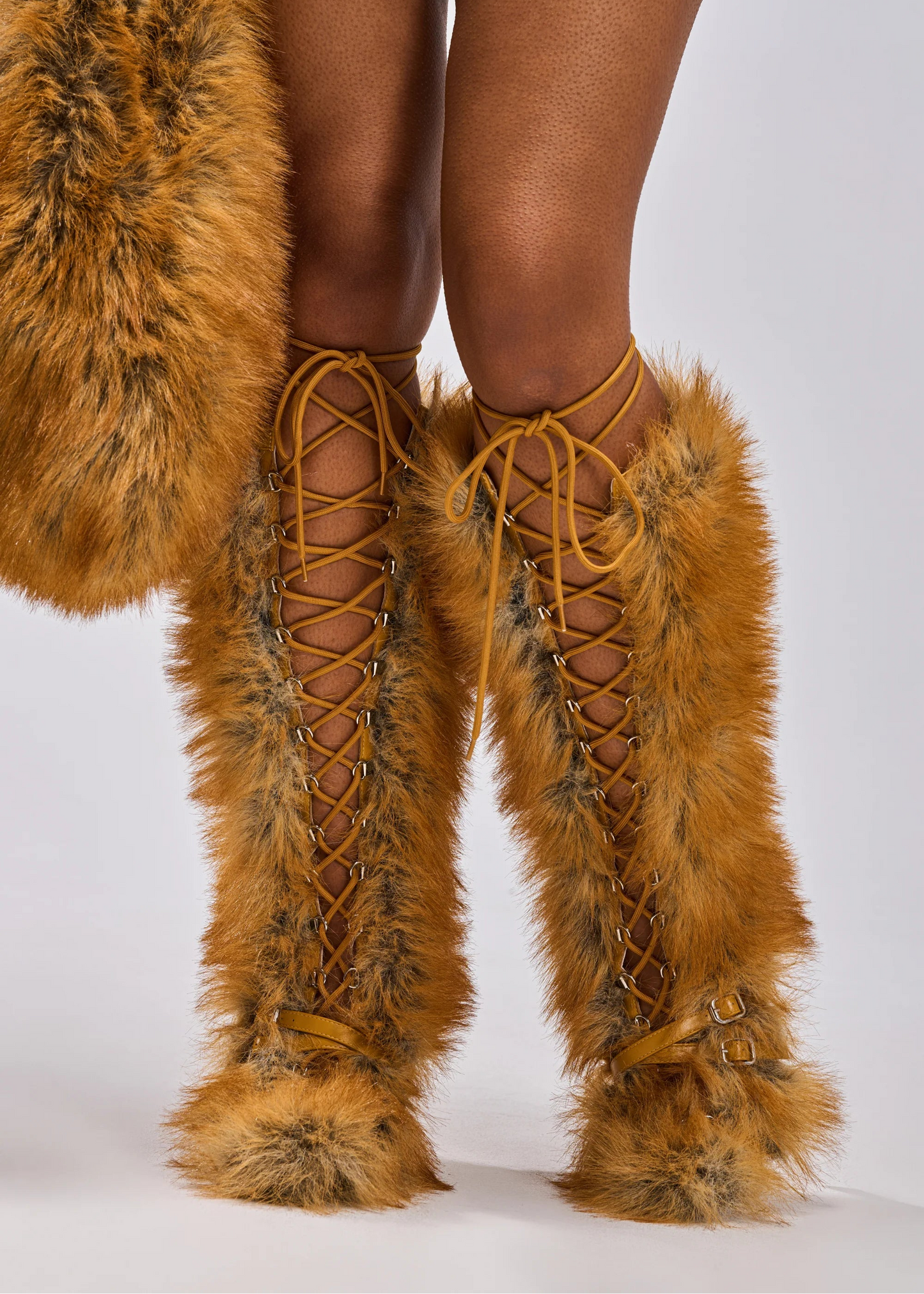 Bottes 'Glacier' à Talon Aiguille, Fausse Fourrure Beige Lacée