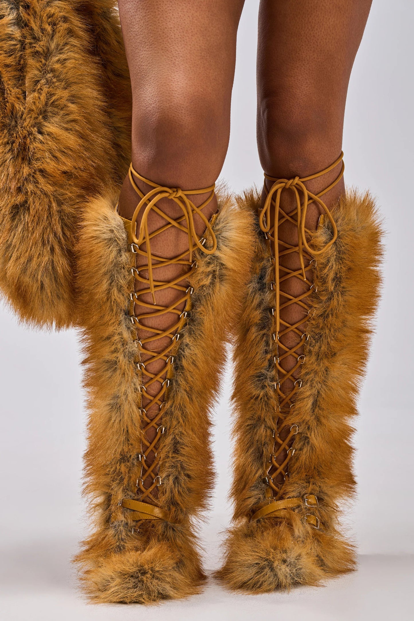 Bottes 'Glacier' à Talon Aiguille, Fausse Fourrure Beige Lacée