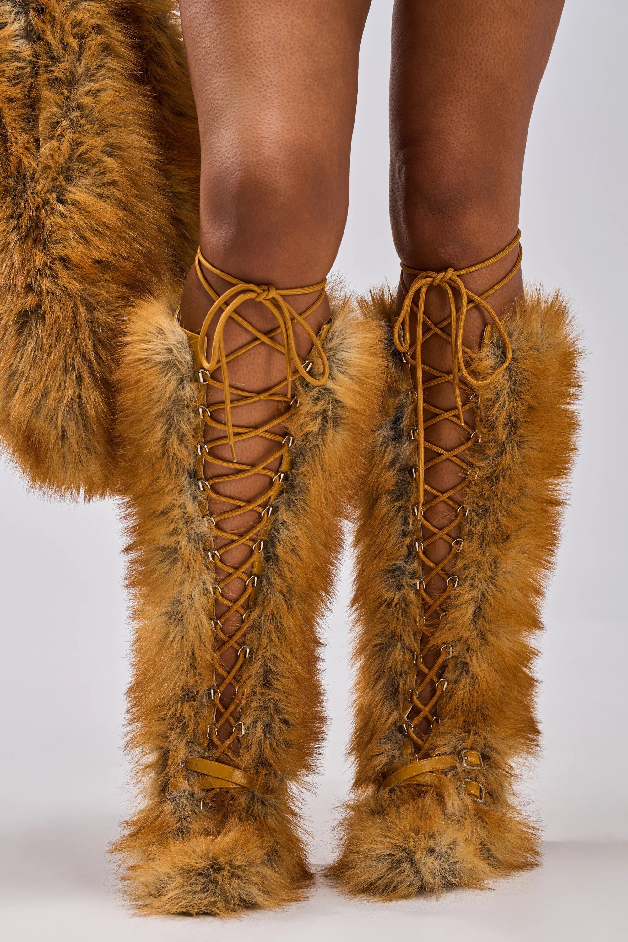 Bottes 'Glacier' à Talon Aiguille, Fausse Fourrure Beige Lacée