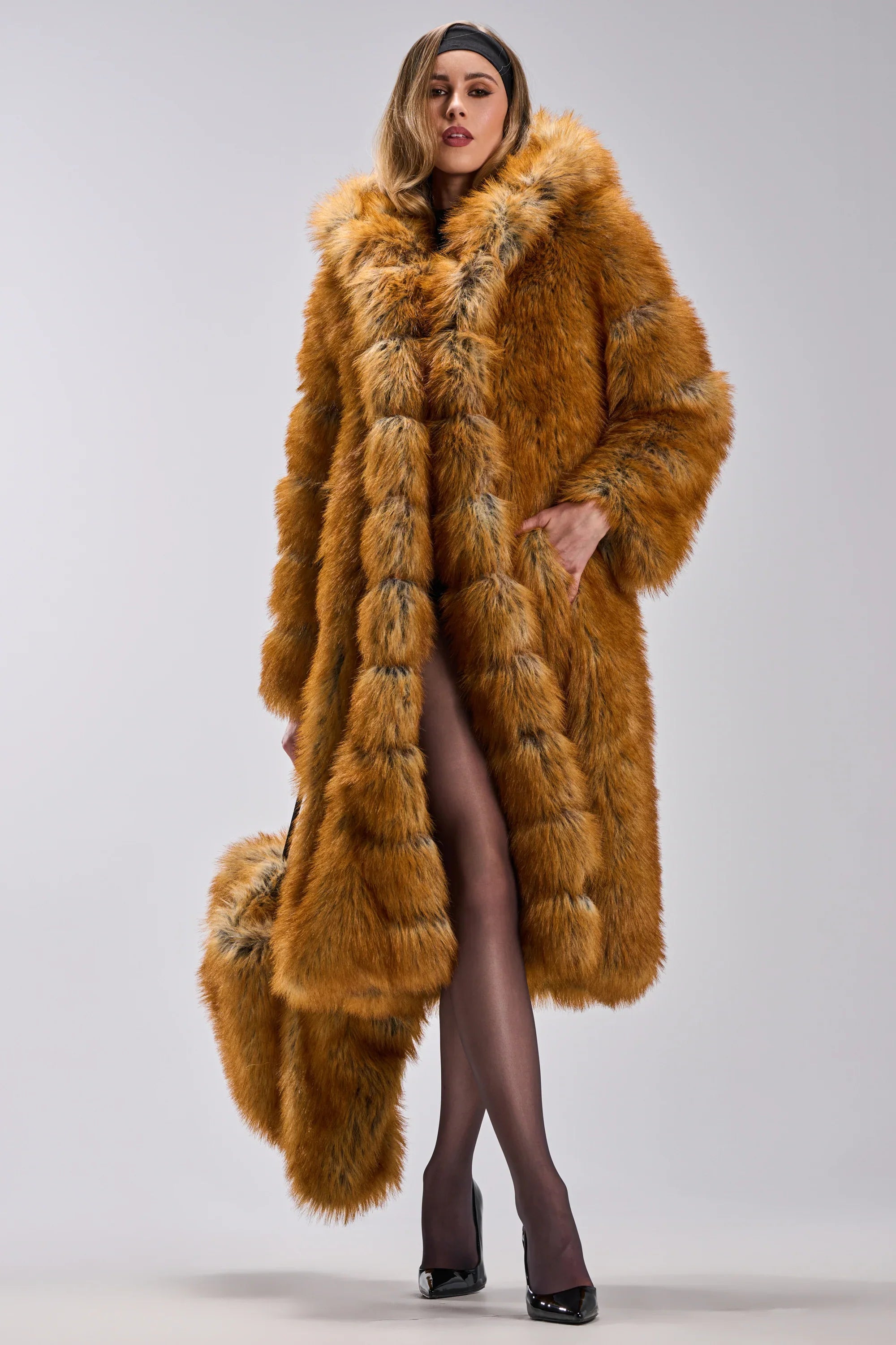 Manteau 'Monaco' Long en Fausse Fourrure à Capuche