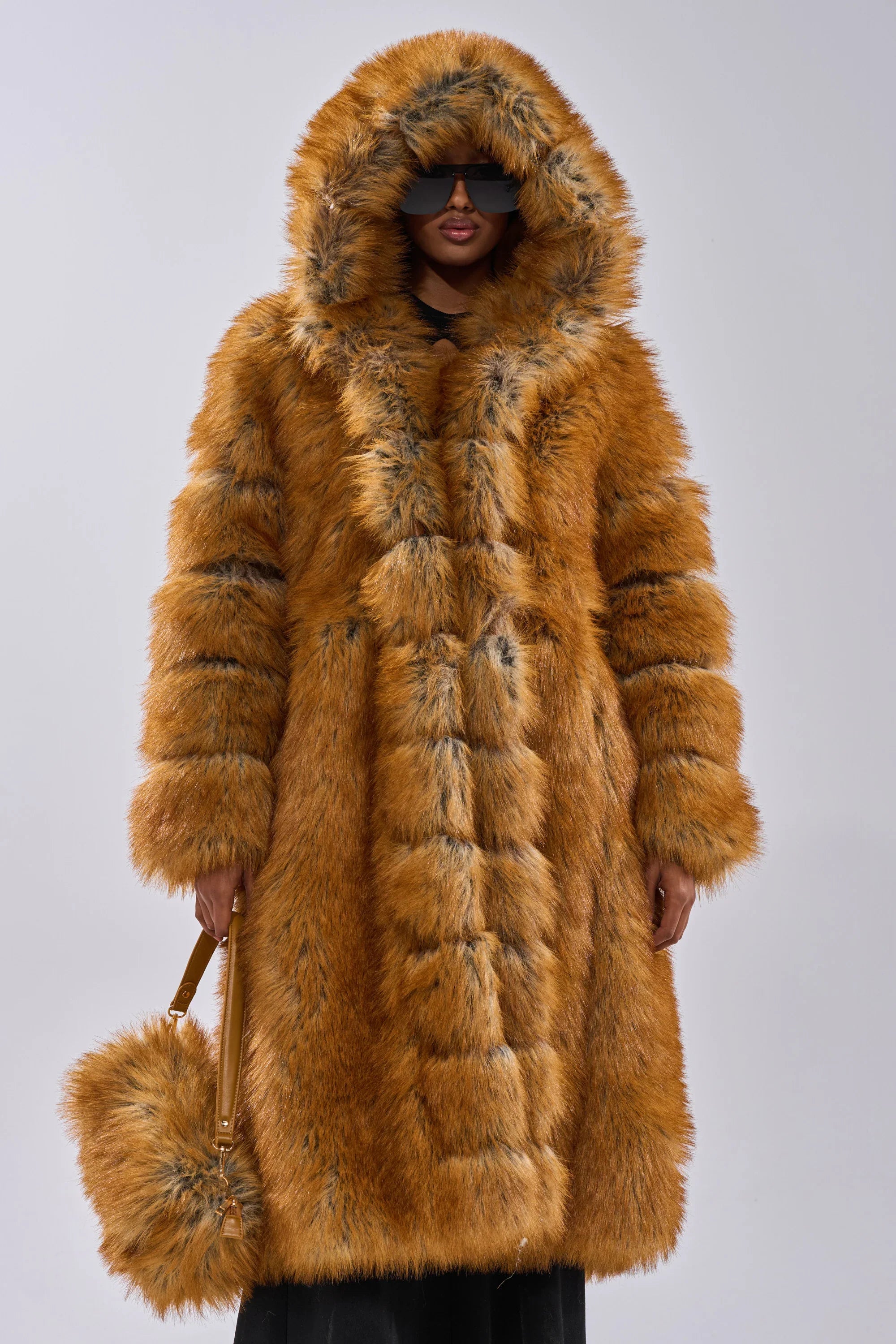 Manteau 'Monaco' Long en Fausse Fourrure à Capuche