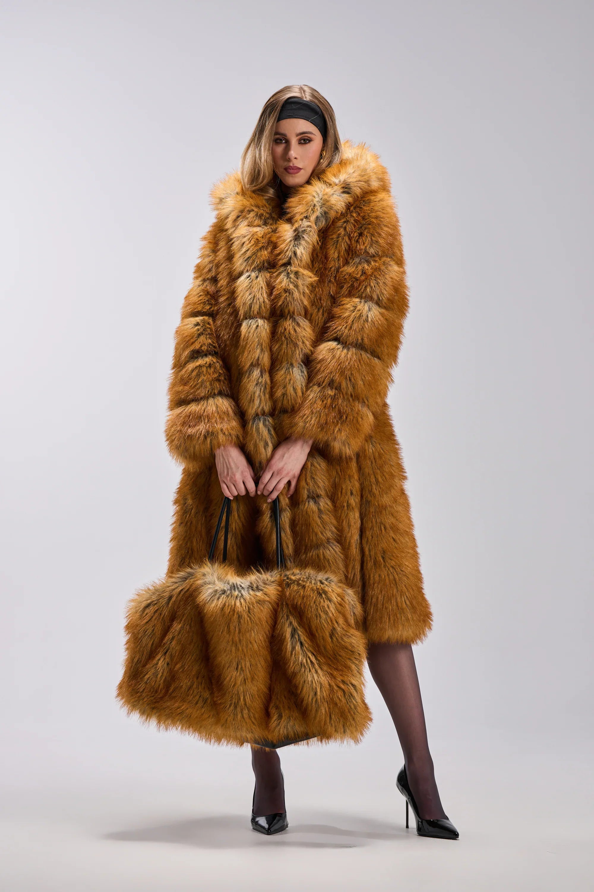 Manteau 'Monaco' Long en Fausse Fourrure à Capuche