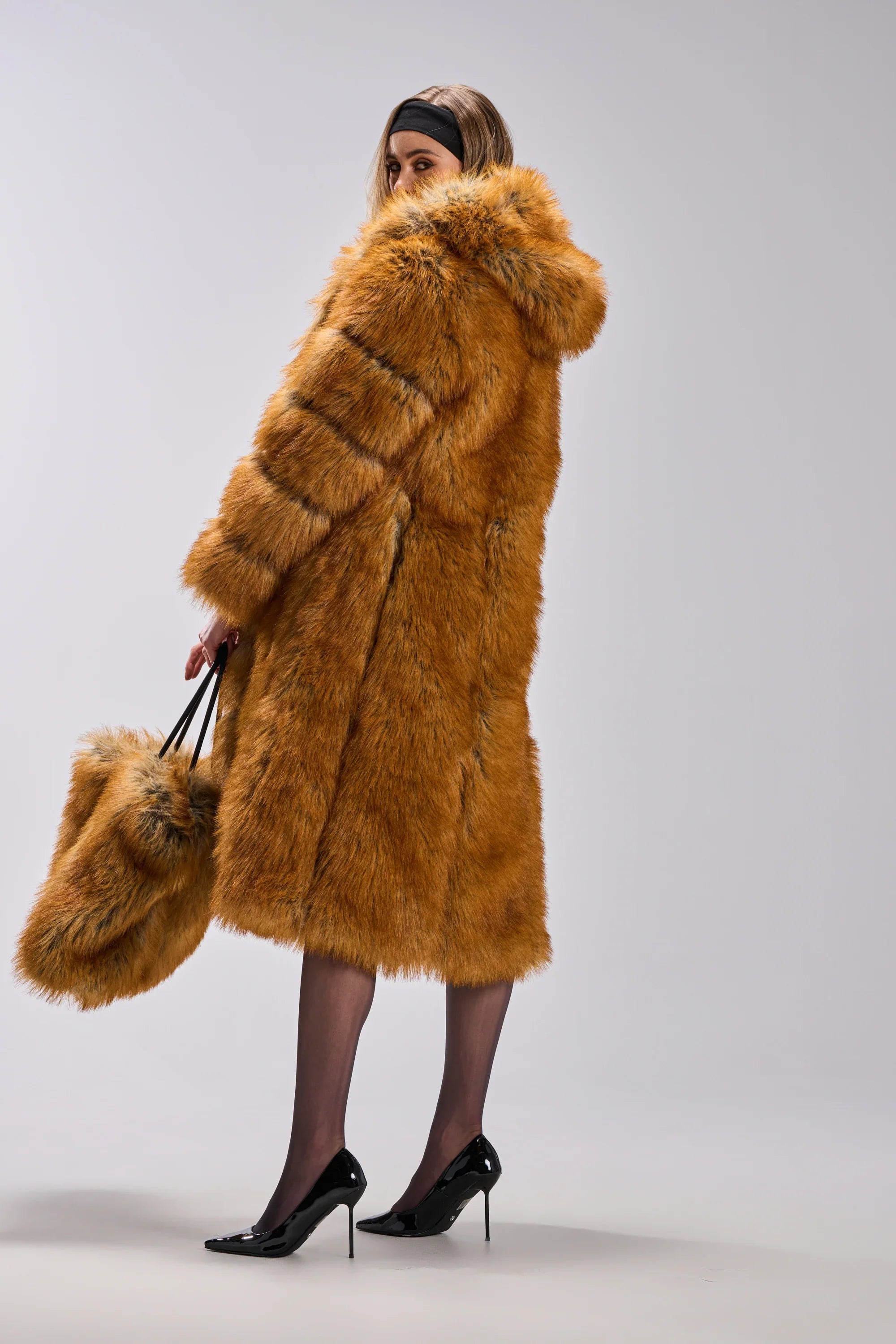 Manteau 'Monaco' Long en Fausse Fourrure à Capuche