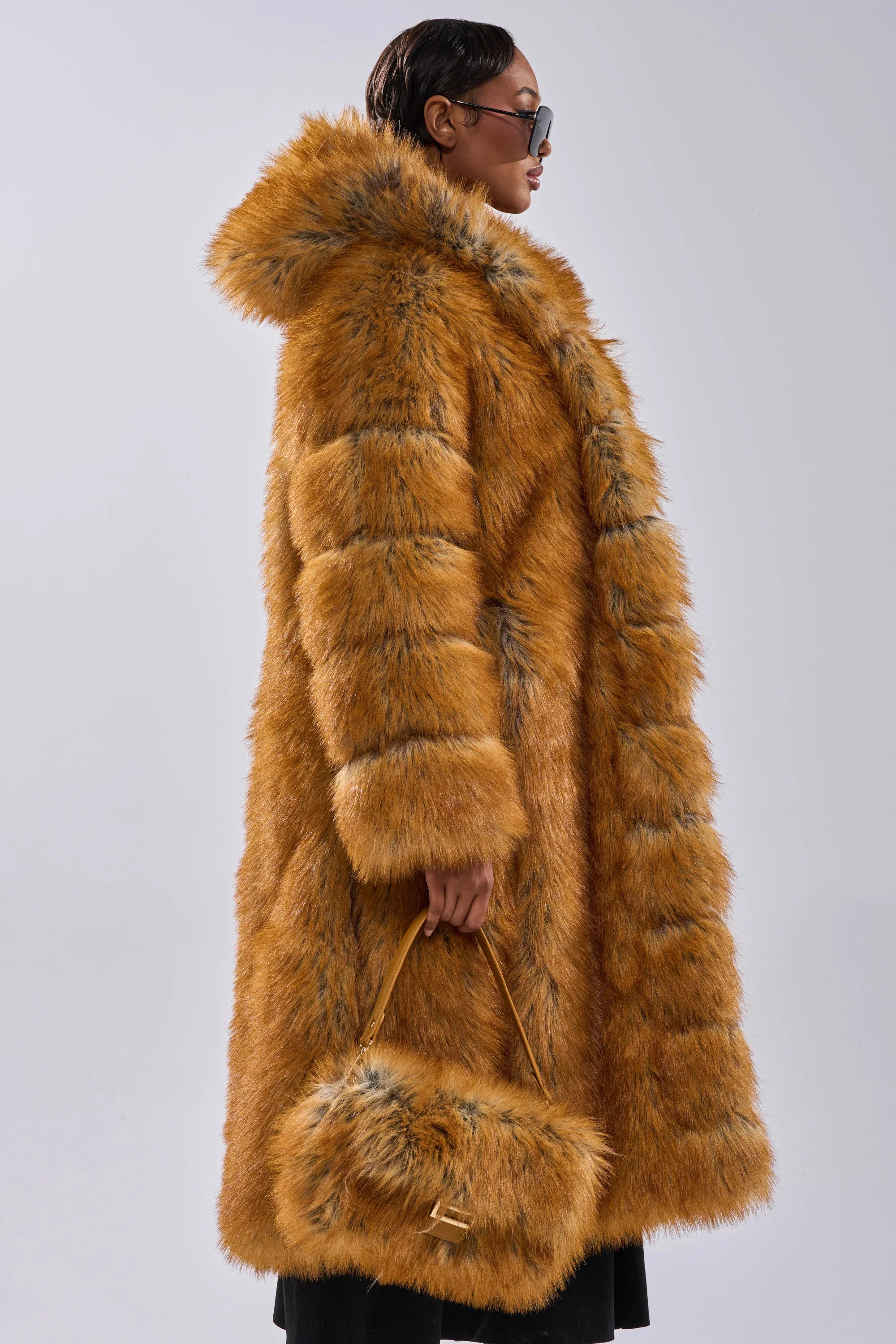 Manteau 'Monaco' Long en Fausse Fourrure à Capuche