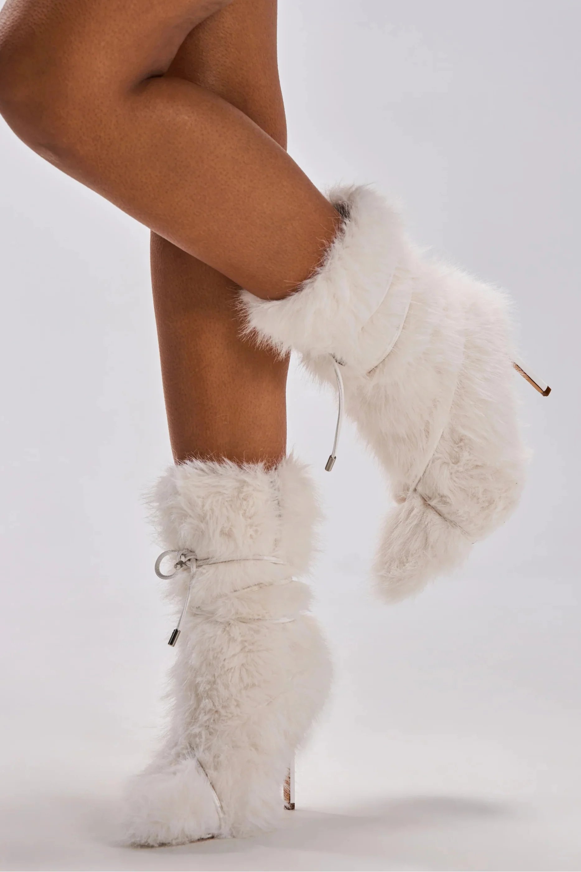 Bottines 'Blanche' à Talon en Fausse Fourrure Ivoire