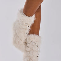 Bottines 'Blanche' à Talon en Fausse Fourrure Ivoire