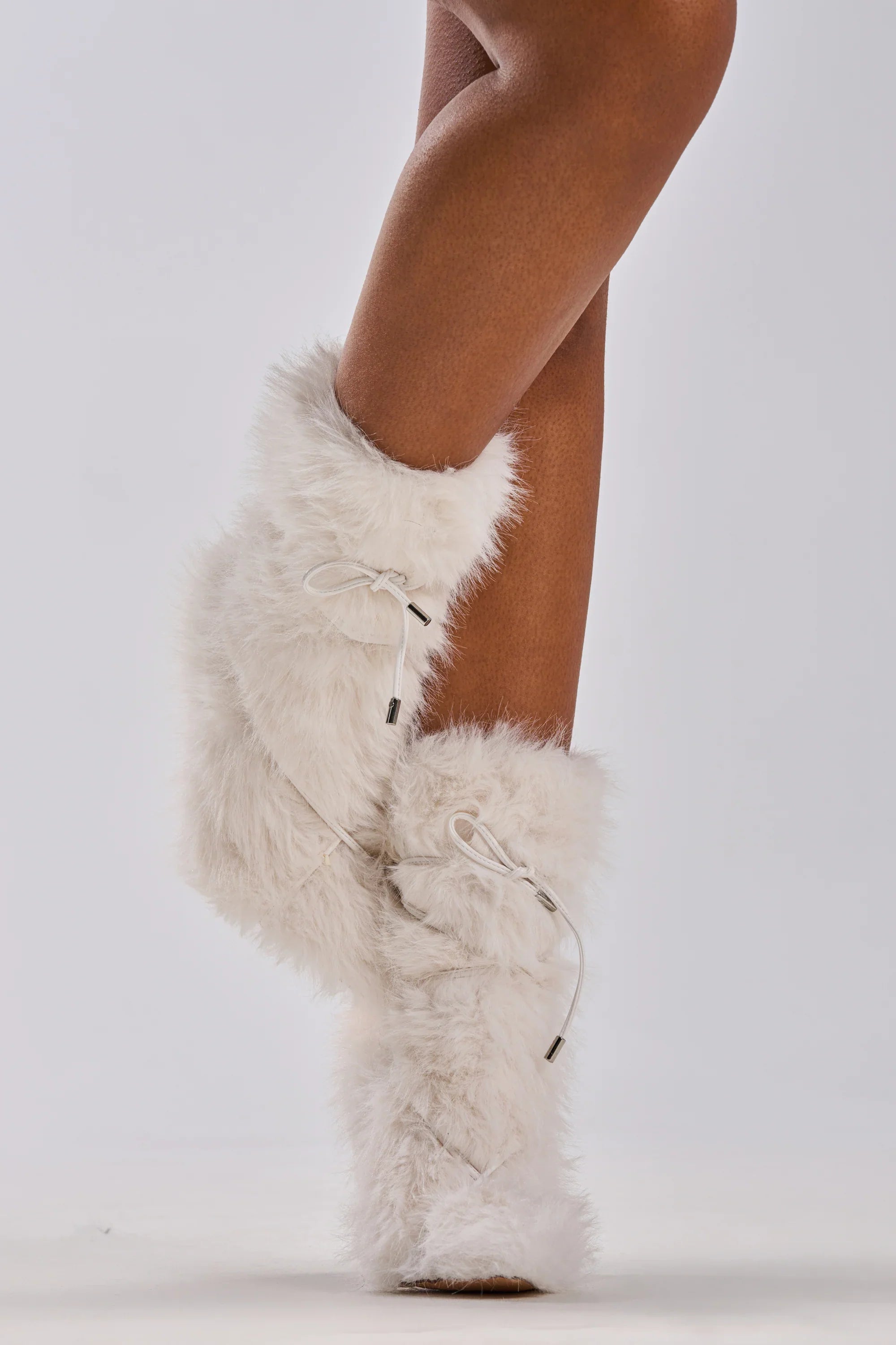 Bottines 'Blanche' à Talon en Fausse Fourrure Ivoire
