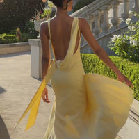 Eliana Robe de Demoiselle d'Honneur Drapée en Satin Premium - Jaune Beurre