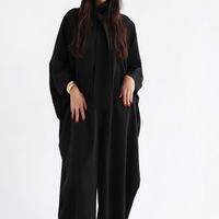 Combinaison oversized noire avec col à nouer